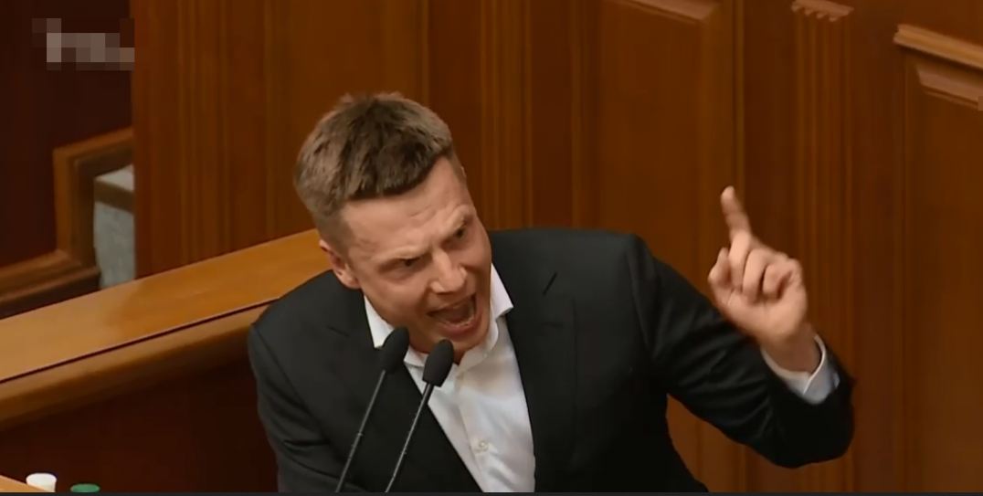 Нардеп Гончаренко заявив, що знайшов прослушку в своєму авто Нардеп Гончаренко заявив, що знайшов прослушку в своєму авто